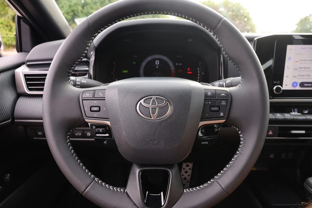 Toyota Camry Vehicle Image 10