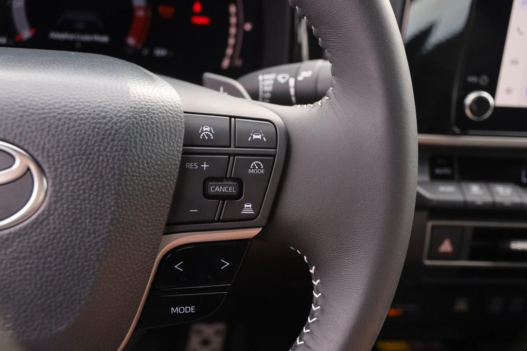 Toyota Camry Vehicle Image 12
