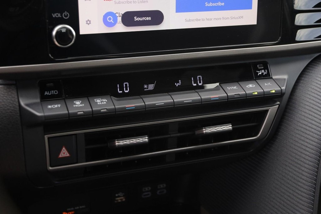 Toyota Camry Vehicle Image 18