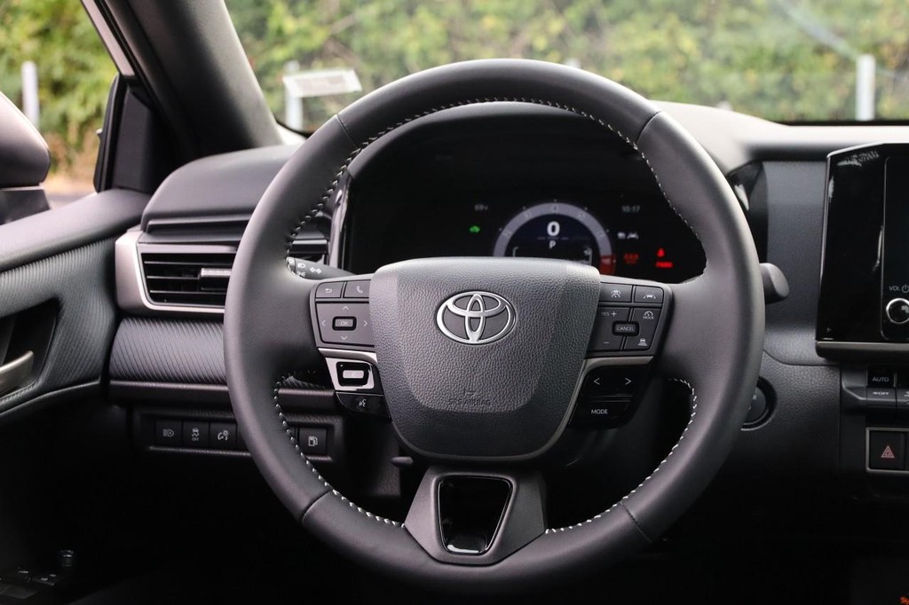 Toyota Camry Vehicle Image 24