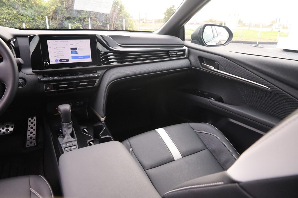 Toyota Camry Vehicle Image 26