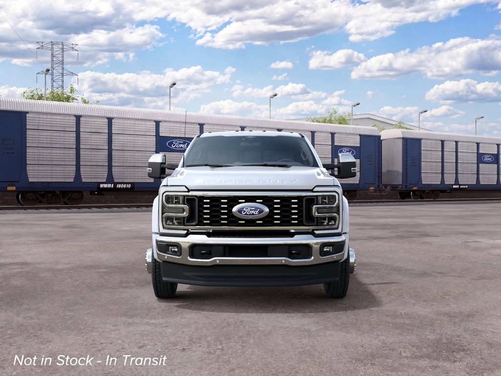Ford Super Duty F-450 DRW Vehicle Full-screen Gallery Image 3