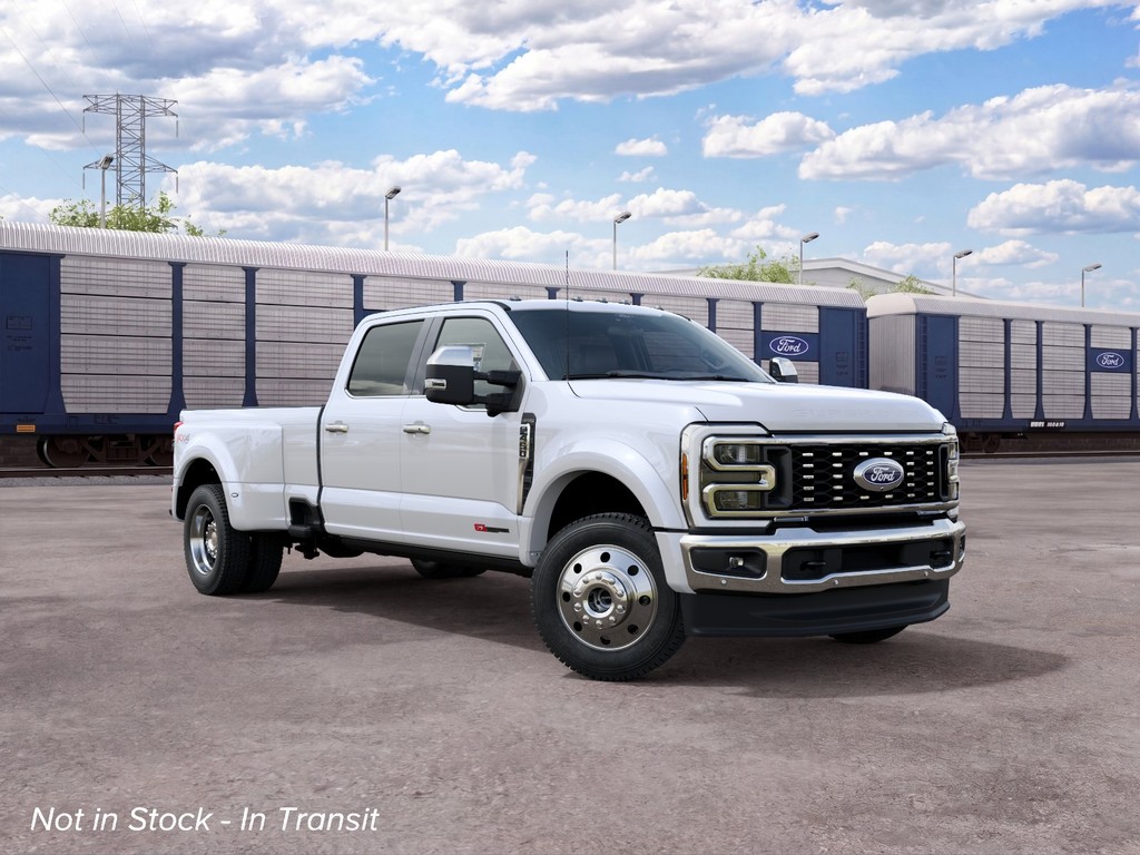 Ford Super Duty F-450 DRW Vehicle Full-screen Gallery Image 4
