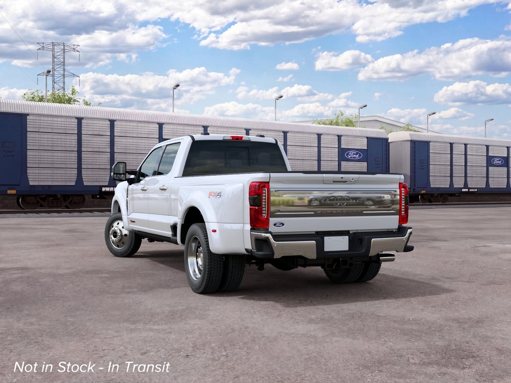 Ford Super Duty F-450 DRW Vehicle Full-screen Gallery Image 8