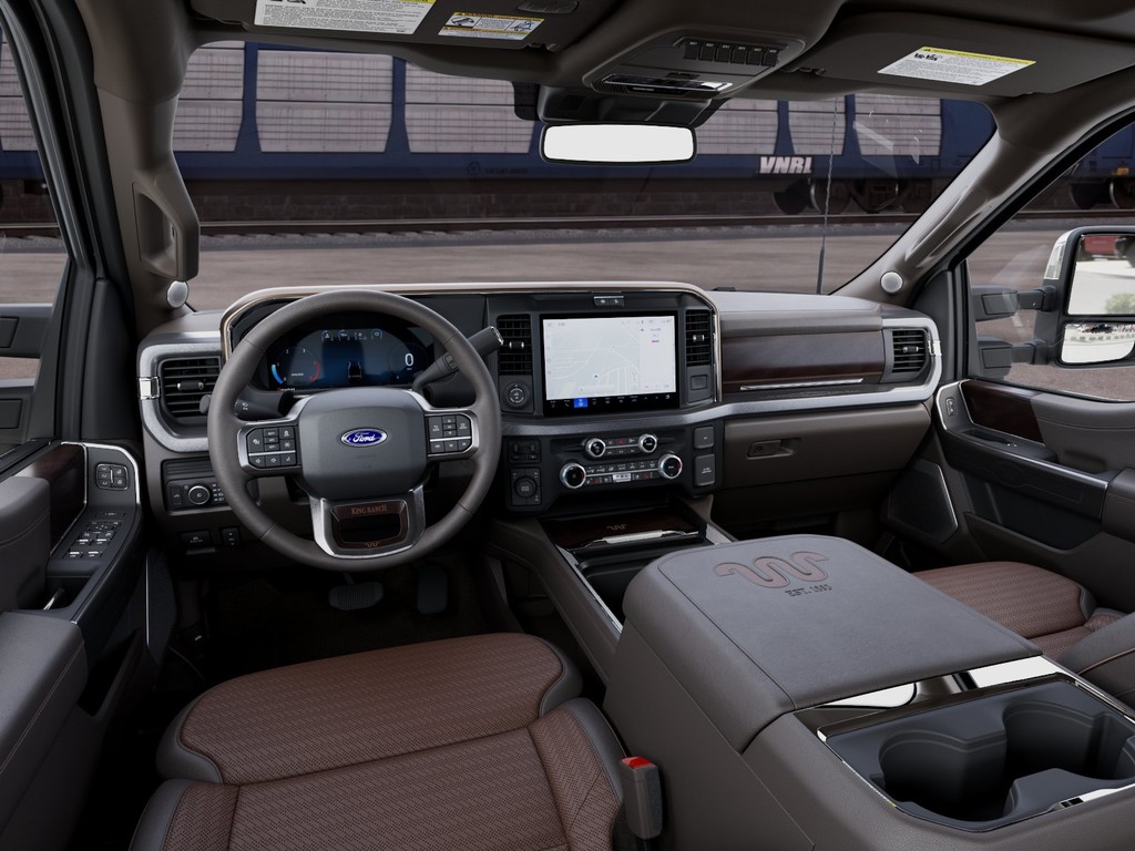 Ford Super Duty F-450 DRW Vehicle Full-screen Gallery Image 9