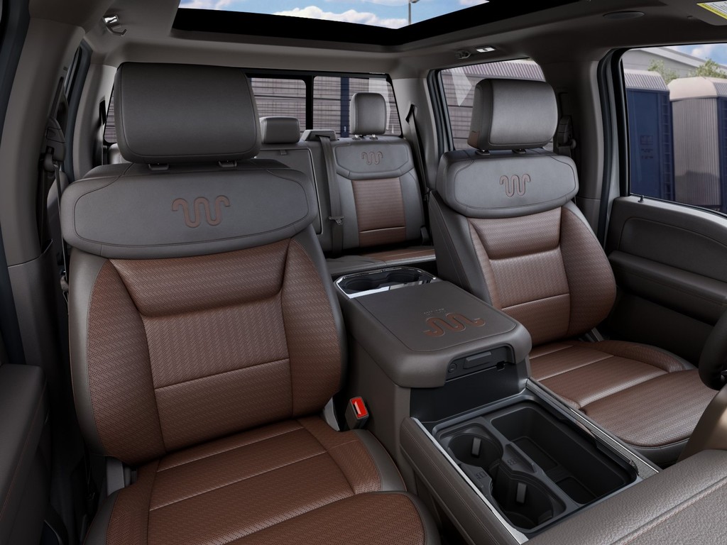 Ford Super Duty F-450 DRW Vehicle Full-screen Gallery Image 10