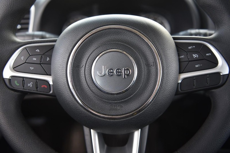 Jeep Renegade Vehicle Image 15