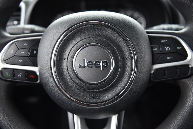 Jeep Renegade Vehicle Image 17