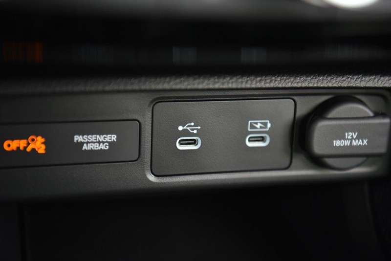 Honda Civic Hatchback Vehicle Image 14