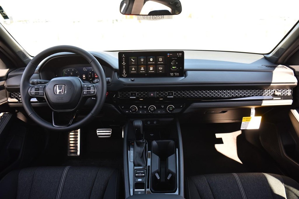 Honda Accord Hybrid Vehicle Image 07