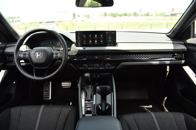 Honda Accord Hybrid Vehicle Image 07