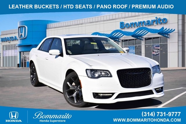 Chrysler 300 Touring L - 2022 Chrysler 300 Touring L - 2022 Chrysler Touring L