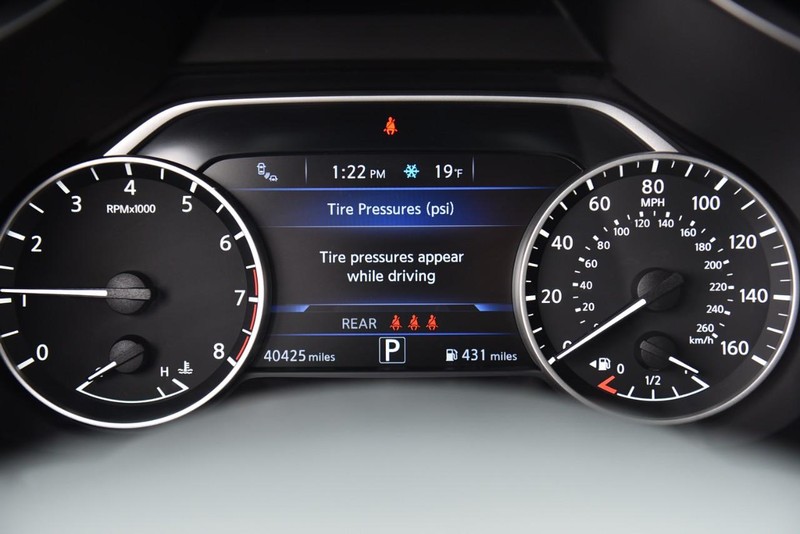 Nissan Murano Vehicle Image 13