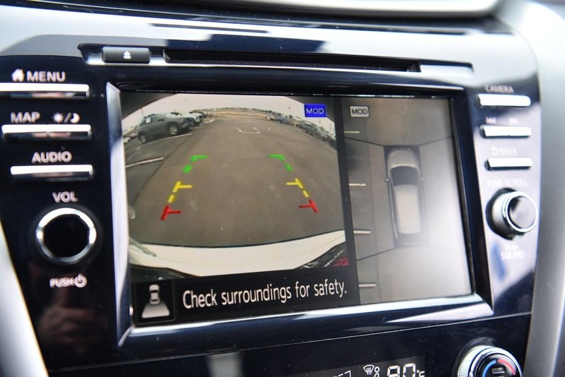 Nissan Murano Vehicle Image 14