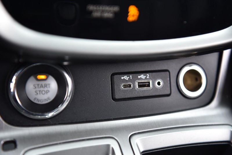 Nissan Murano Vehicle Image 16