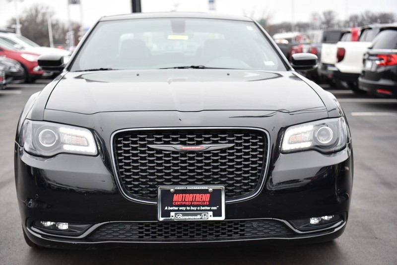 Chrysler 300 Vehicle Image 04