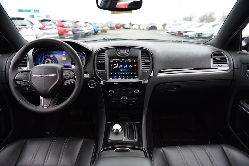 Chrysler 300 Vehicle Image 07