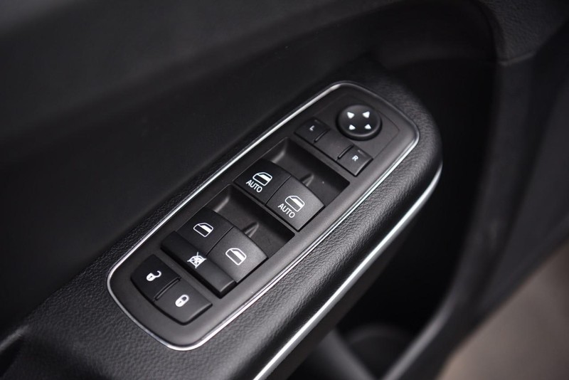 Chrysler 300 Vehicle Image 08