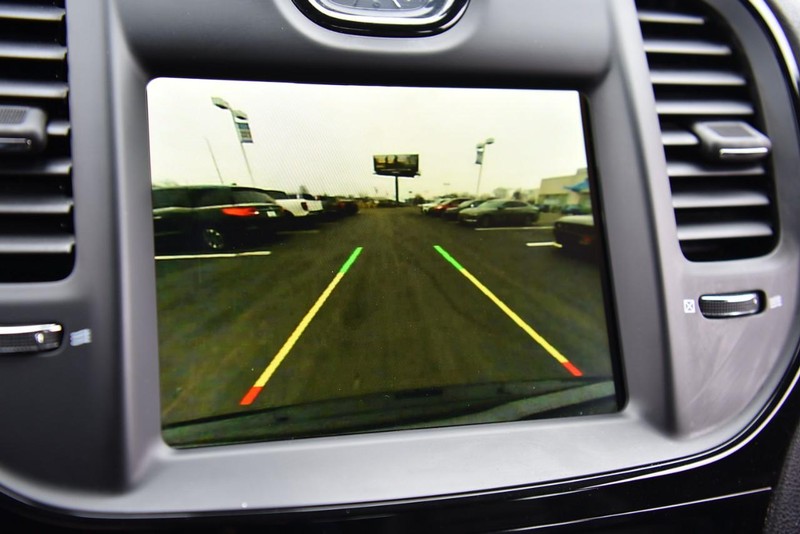 Chrysler 300 Vehicle Image 13