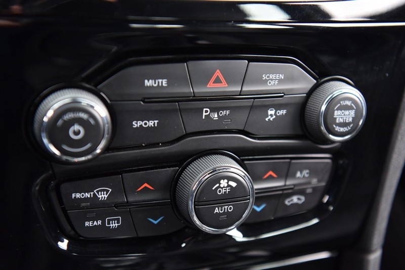 Chrysler 300 Vehicle Image 14
