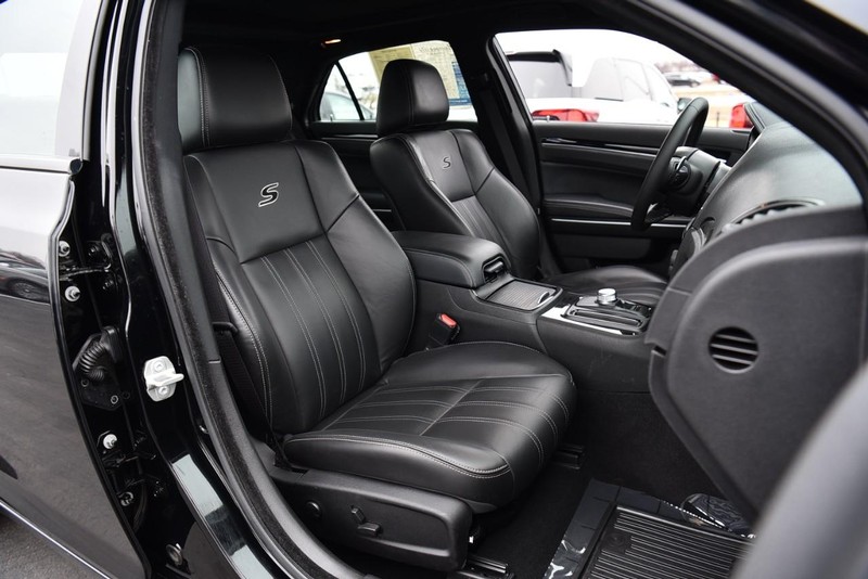 Chrysler 300 Vehicle Image 19