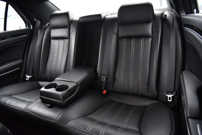 Chrysler 300 Vehicle Image 21