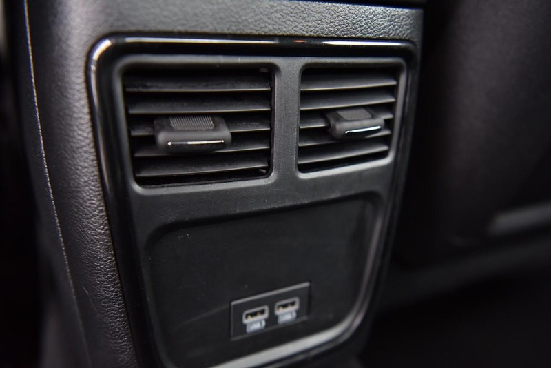 Chrysler 300 Vehicle Image 22