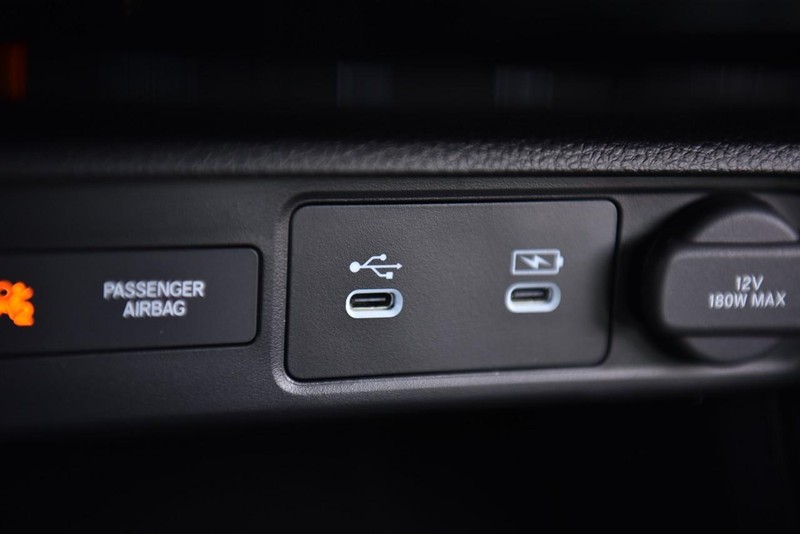 Honda Civic Hatchback Vehicle Image 14