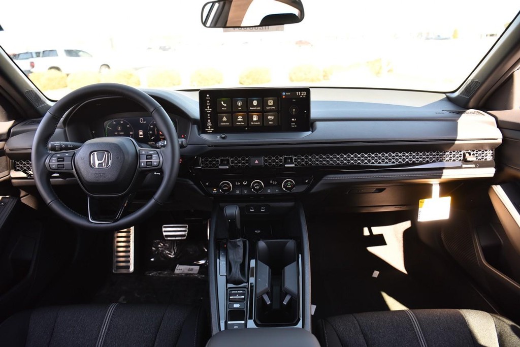 Honda Accord Hybrid Vehicle Image 07