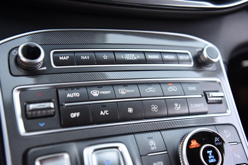 Hyundai Santa Fe Vehicle Image 14
