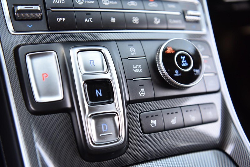 Hyundai Santa Fe Vehicle Image 15