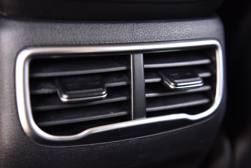 Hyundai Santa Fe Vehicle Image 24