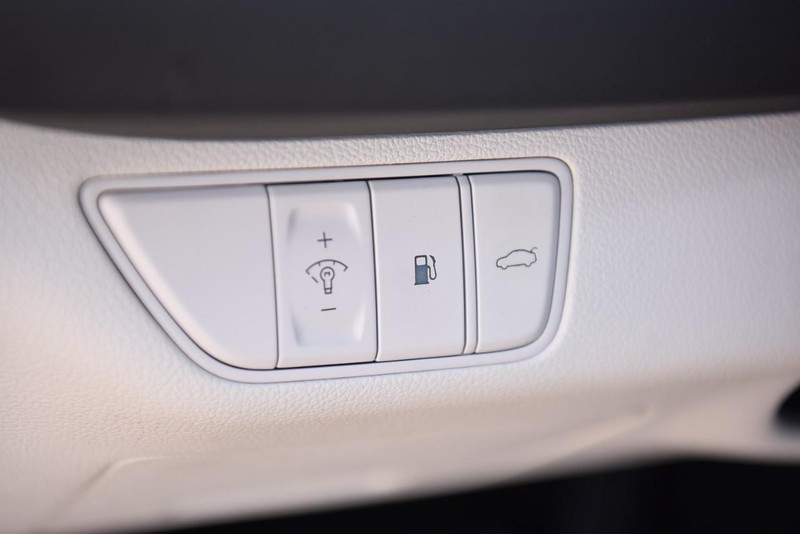 Genesis G70 Vehicle Image 10
