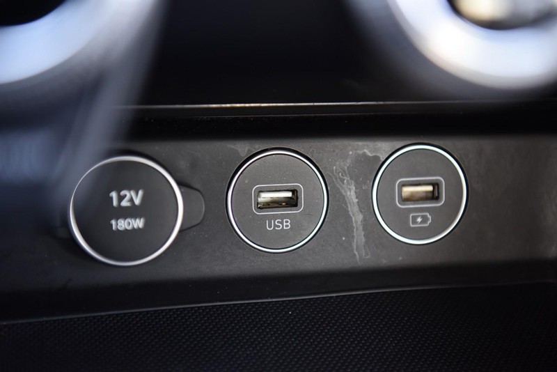 Genesis G70 Vehicle Image 14