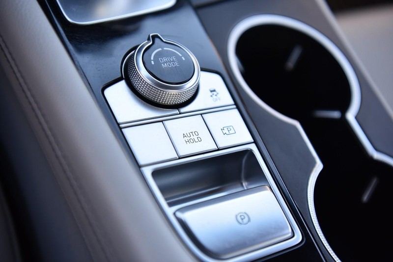 Genesis G70 Vehicle Image 15