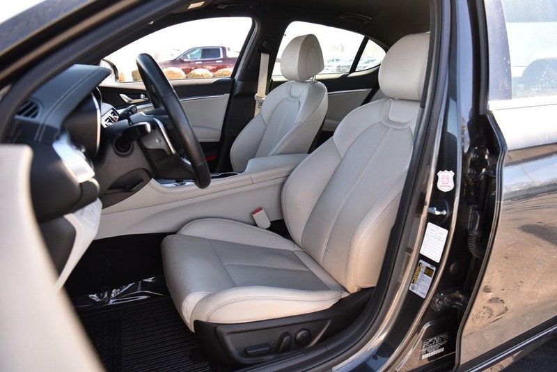 Genesis G70 Vehicle Image 19
