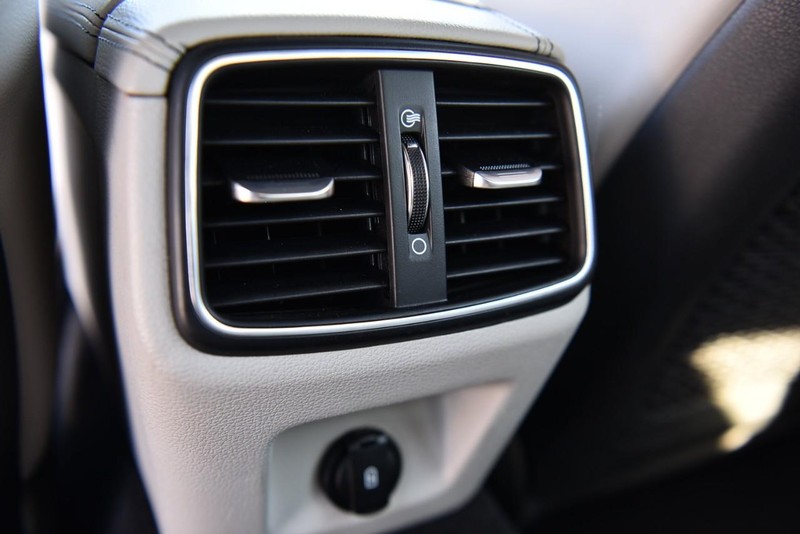 Genesis G70 Vehicle Image 22
