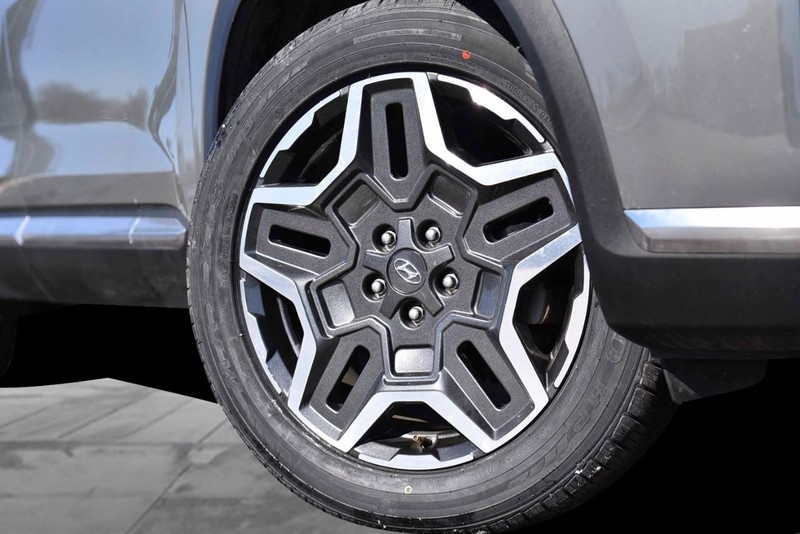 Hyundai Santa Fe Hybrid Vehicle Image 03