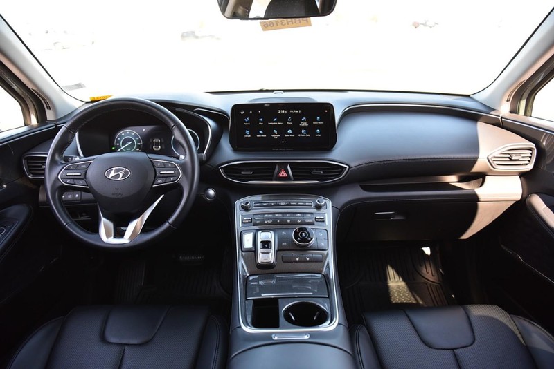 Hyundai Santa Fe Hybrid Vehicle Image 07