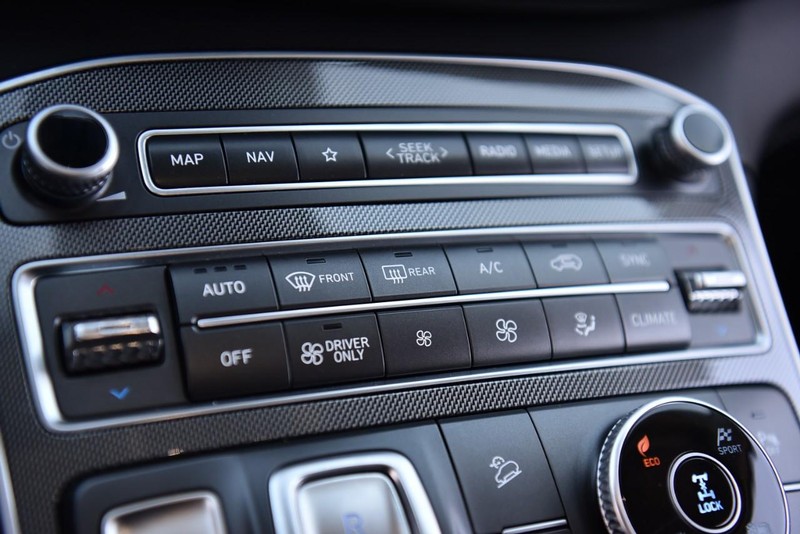 Hyundai Santa Fe Hybrid Vehicle Image 14
