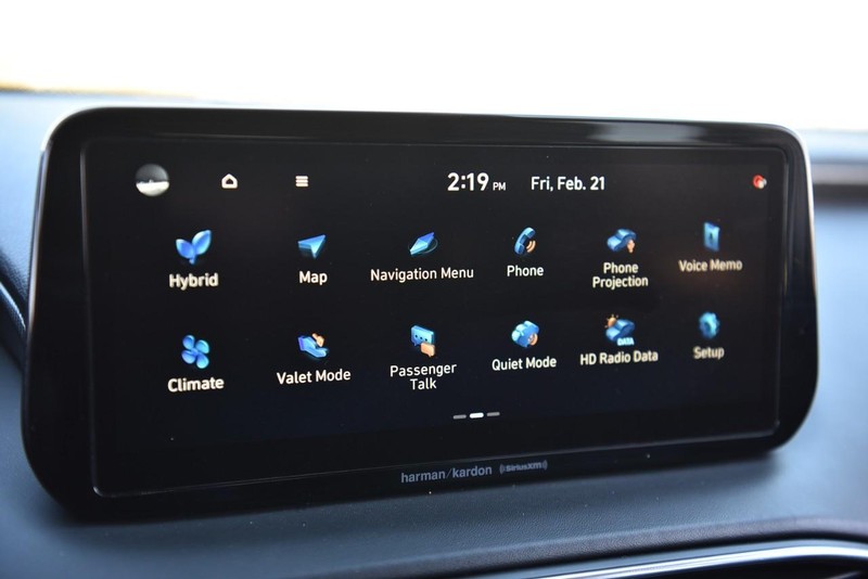 Hyundai Santa Fe Hybrid Vehicle Image 16