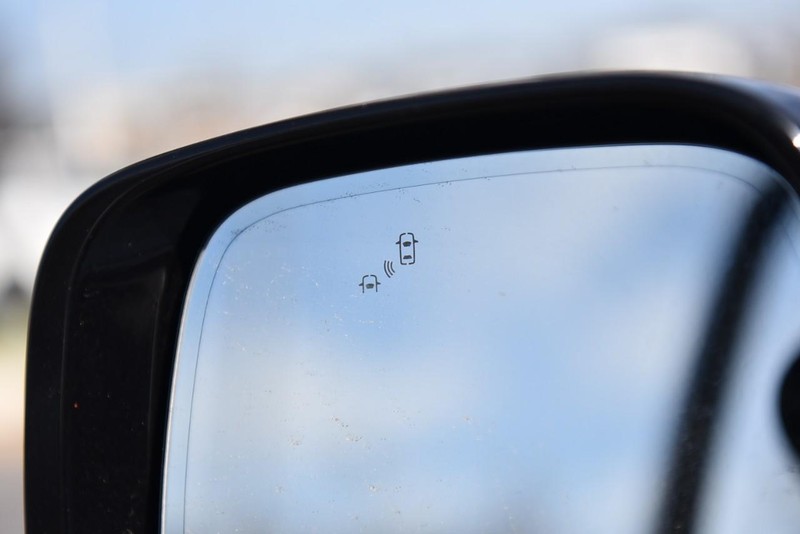 Nissan Armada Vehicle Image 10