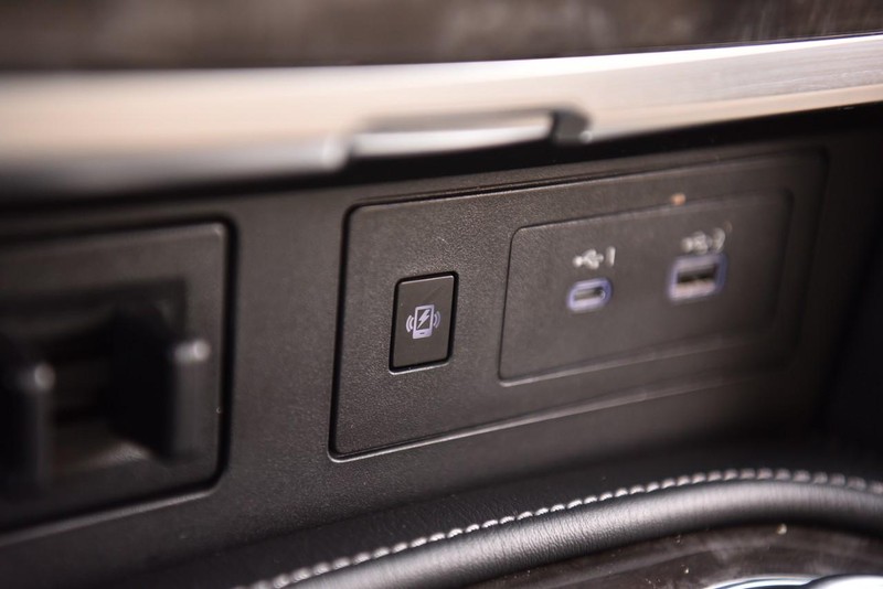 Nissan Armada Vehicle Image 16