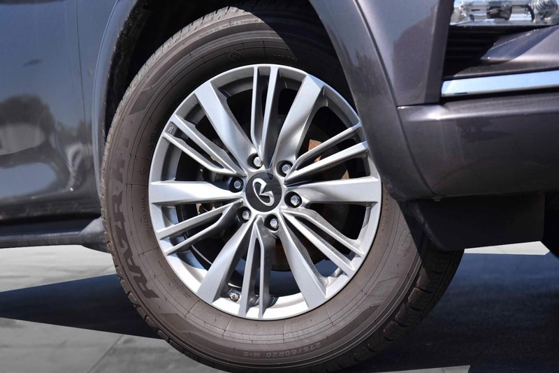 INFINITI QX80 Vehicle Image 03
