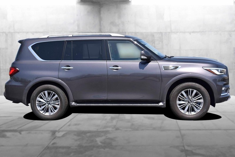 INFINITI QX80 Vehicle Image 05