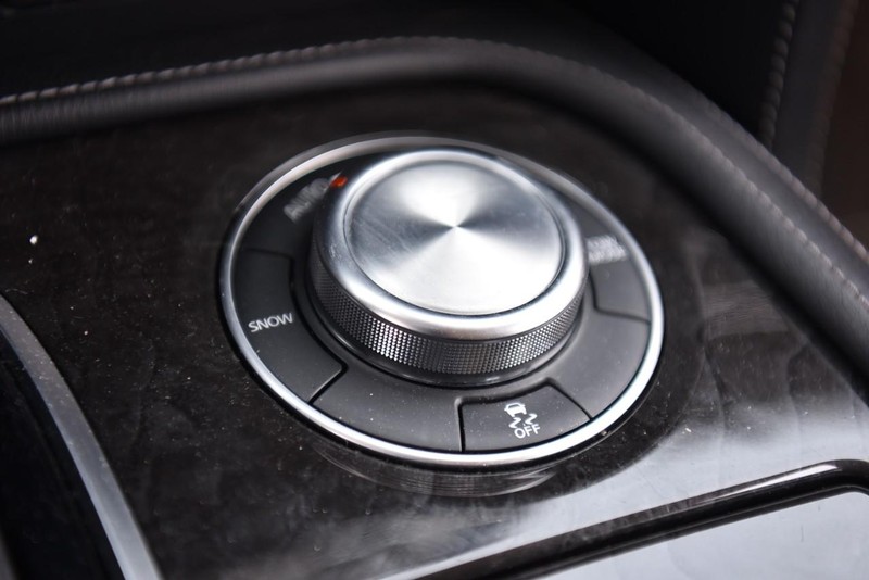INFINITI QX80 Vehicle Image 16