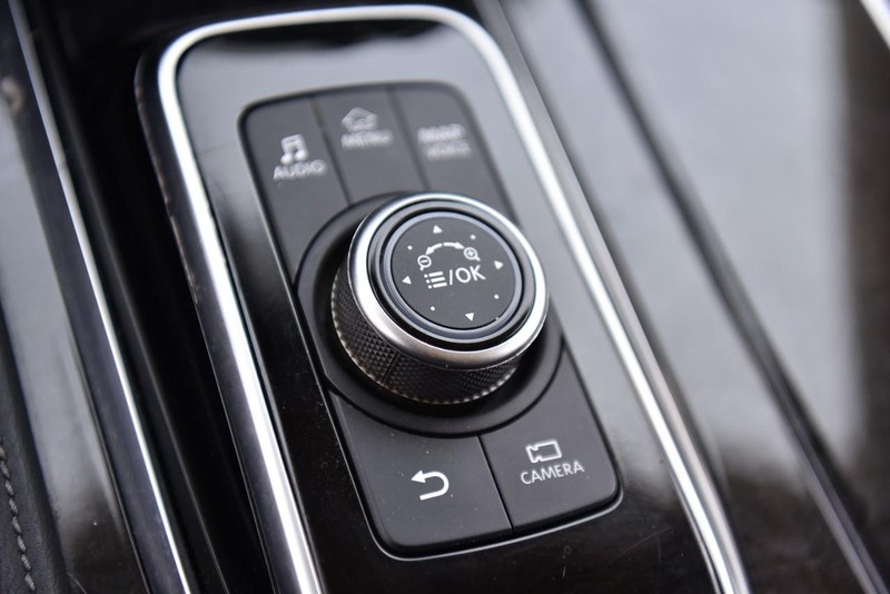 INFINITI QX80 Vehicle Image 17