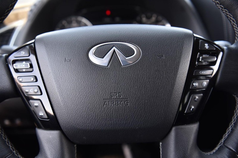 INFINITI QX80 Vehicle Image 21