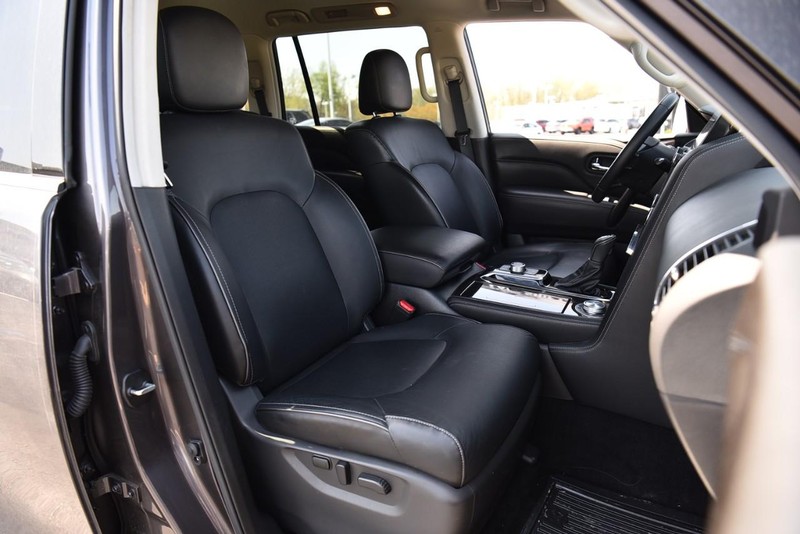 INFINITI QX80 Vehicle Image 25