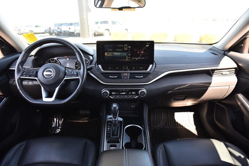 Nissan Altima Vehicle Image 07